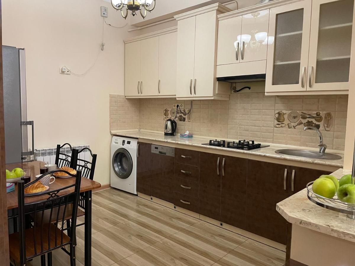 شقة يريفان  في Superior Apt. With Balcony On Aram Street المظهر الخارجي الصورة