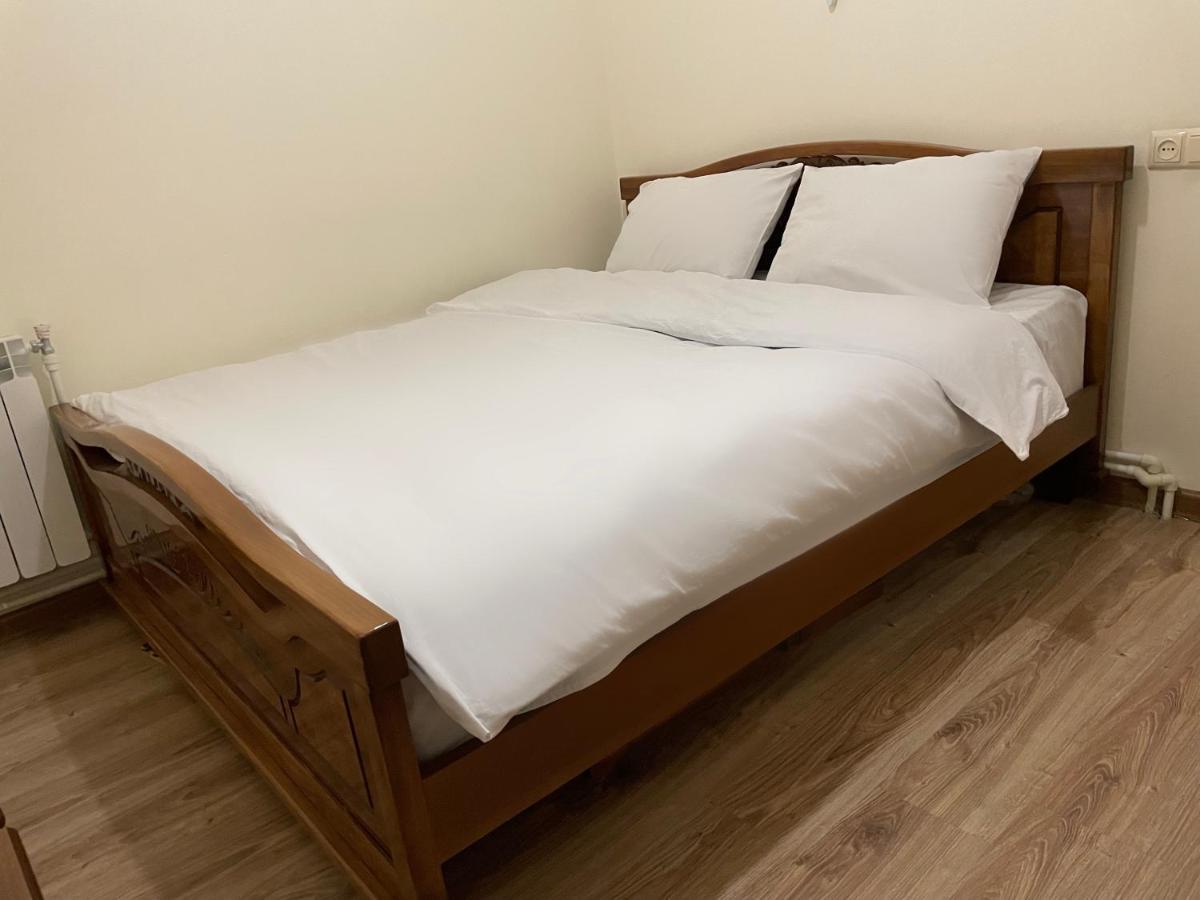 شقة يريفان  في Superior Apt. With Balcony On Aram Street المظهر الخارجي الصورة
