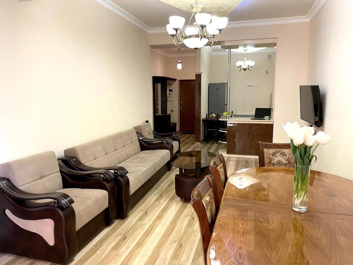 شقة يريفان  في Superior Apt. With Balcony On Aram Street المظهر الخارجي الصورة