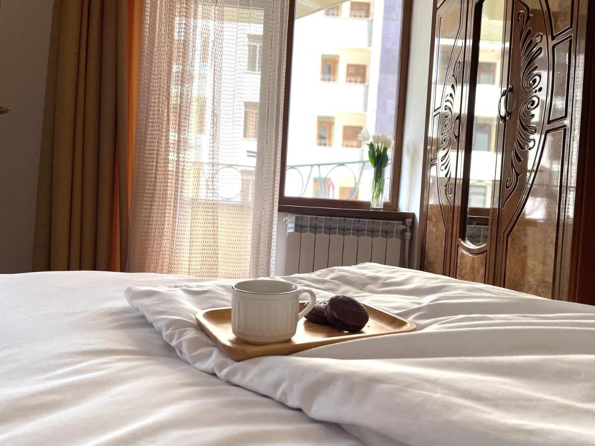 شقة يريفان  في Superior Apt. With Balcony On Aram Street المظهر الخارجي الصورة