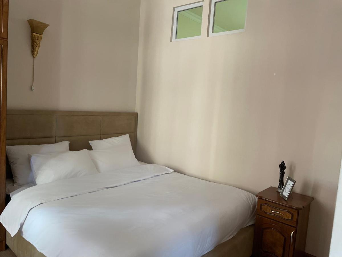 شقة يريفان  في Superior Apt. With Balcony On Aram Street المظهر الخارجي الصورة