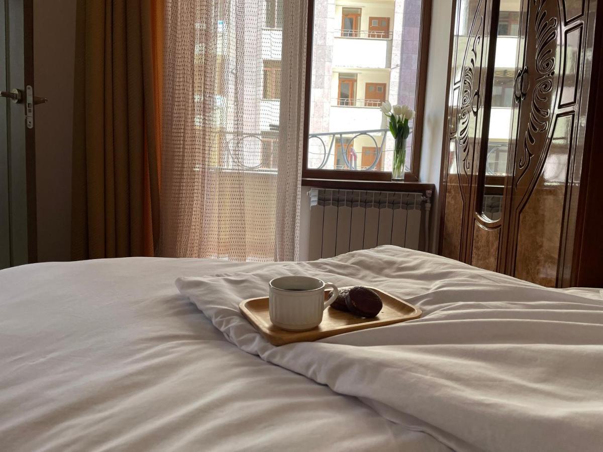 شقة يريفان  في Superior Apt. With Balcony On Aram Street المظهر الخارجي الصورة