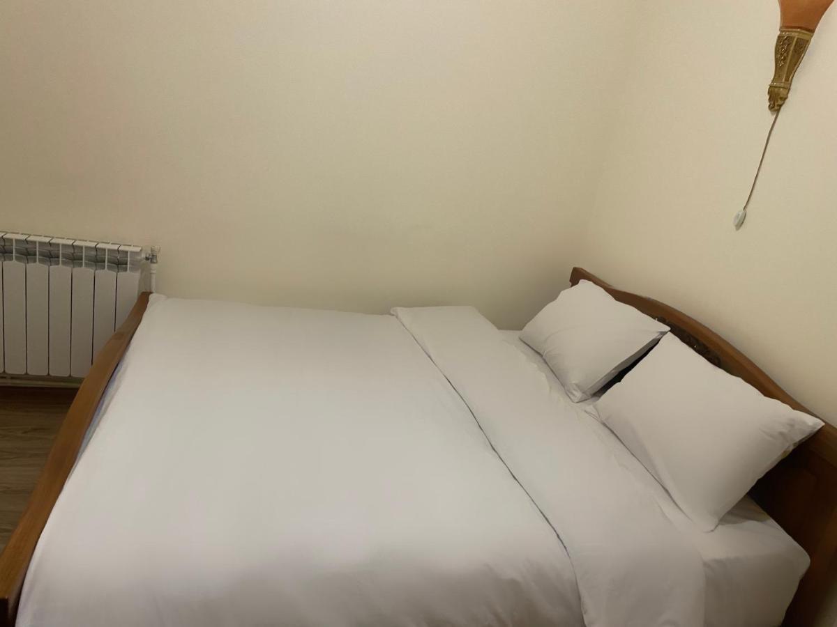 شقة يريفان  في Superior Apt. With Balcony On Aram Street المظهر الخارجي الصورة